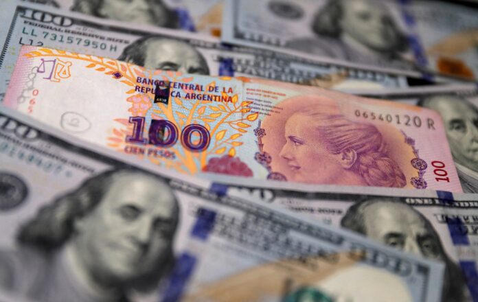 tesouro-da-argentina-tenta-conter-queda-do-peso-enquanto-aguarda-apoio-dos-eua
