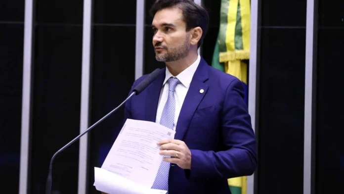 uniao-brasil-expulsa-sabino-apos-ministro-decidir-ficar-no-governo-lula