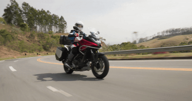 honda-nc-750x-2026-chega-com-cambio-automatico-e-freio-de-mao;-veja-detalhes-e-preco