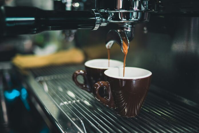 apos-tarifaco,-amantes-de-cafe-nos-eua-sentem-no-bolso-aumento-do-preco-do-grao apos-tarifaco,-amantes-de-cafe-nos-eua-sentem-no-bolso-aumento-do-preco-do-grao