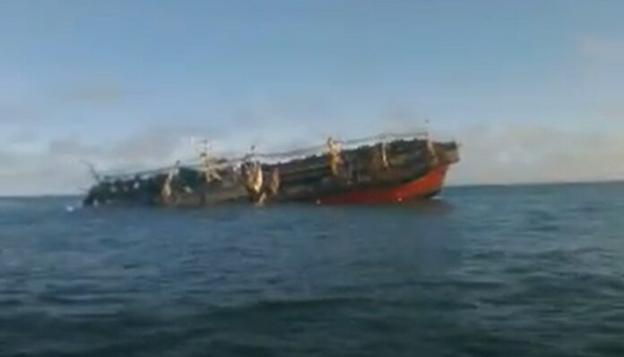 e-#fake-que-video-mostre-navio-pesqueiro-chines-afundado-por-governo-de-milei;-imagem-e-de-2013 e-#fake-que-video-mostre-navio-pesqueiro-chines-afundado-por-governo-de-milei;-imagem-e-de-2013