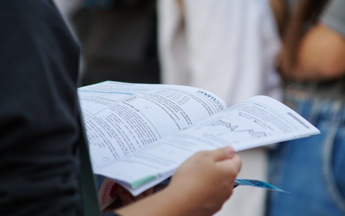 como-pais-e-professores-podem-ajudar-na-reta-final-do-enem-sem-aumentar-a-pressao
