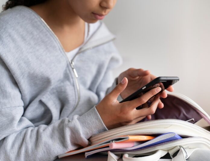 tiktok-e-redes-sociais:-deletar-ou-nao-os-apps-nas-semanas-antes-do-enem? tiktok-e-redes-sociais:-deletar-ou-nao-os-apps-nas-semanas-antes-do-enem?