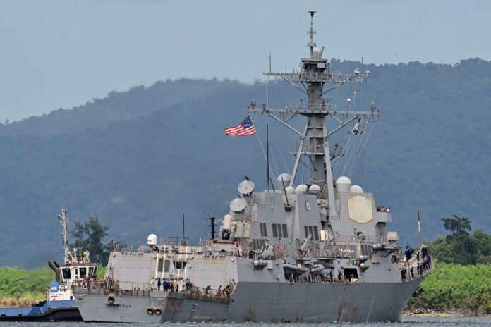 navio-de-guerra-dos-eua-chega-a-trinidad-e-tobago,-em-frente-a-venezuela navio-de-guerra-dos-eua-chega-a-trinidad-e-tobago,-em-frente-a-venezuela