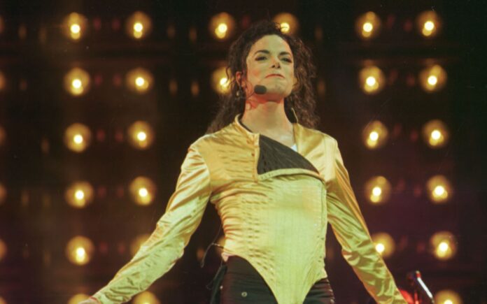 michael-jackson-e-a-celebridade-morta-mais-bem-paga-do-mundo,-segundo-a-forbes;-veja-ranking michael-jackson-e-a-celebridade-morta-mais-bem-paga-do-mundo,-segundo-a-forbes;-veja-ranking