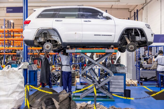 por-dentro-de-um-desmanche:-veja-como-carros-viram-pecas-vendidas-pela-metade-do-preco por-dentro-de-um-desmanche:-veja-como-carros-viram-pecas-vendidas-pela-metade-do-preco