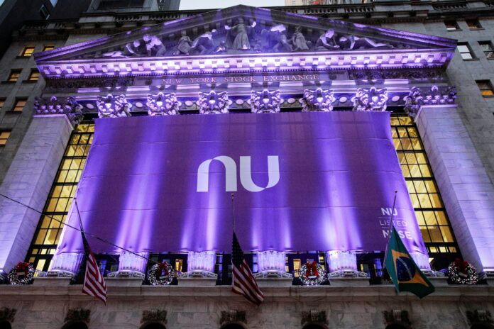 nubank-vai-mudar-modelo-de-trabalho-para-sistema-hibrido-em-2026