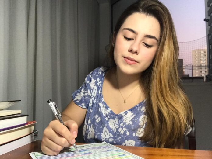 alunos-‘nota-mil’-na-redacao-do-enem-dao-4-dicas-para-texto-de-sucesso