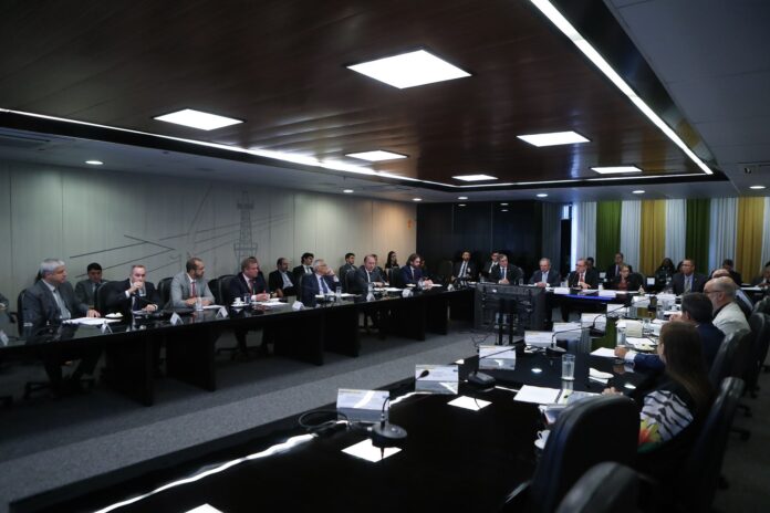 cnpe-deve-discutir-criacao-de-grupo-para-estruturar-fundo-nacional-de-transicao-energetica