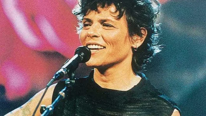 ‘ela-era-a-antiestrela,-nao-fazia-pose-mesmo’,-diz-autor-de-nova-biografia-sobre-cassia-eller