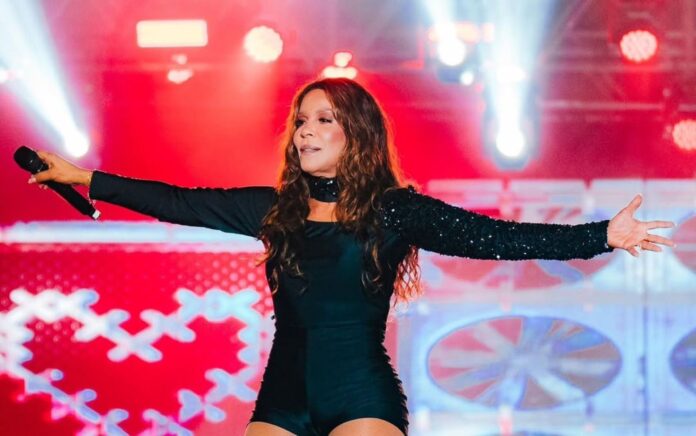 saiba-quem-e-silvania-aquino,-cantora-de-forro-que-anunciou-saida-da-banda-calcinha-preta