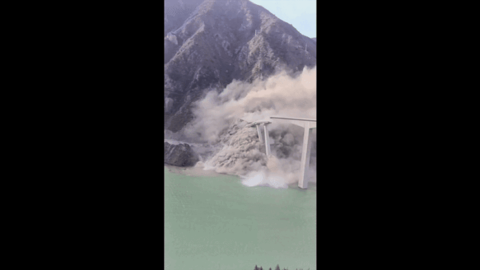 video-flagra-momento-em-que-ponte-de-758-metros-nao-resiste-a-rachaduras-e-desaba-na-china