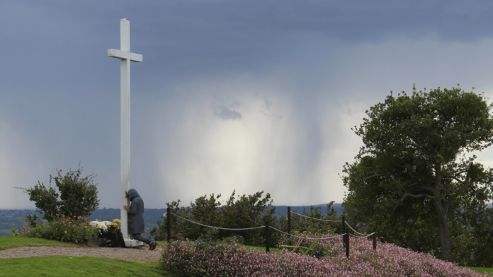 volta-de-jesus?-vaticano-nega-que-cristo-apareceu-mais-de-40-vezes-em-uma-colina-na-franca