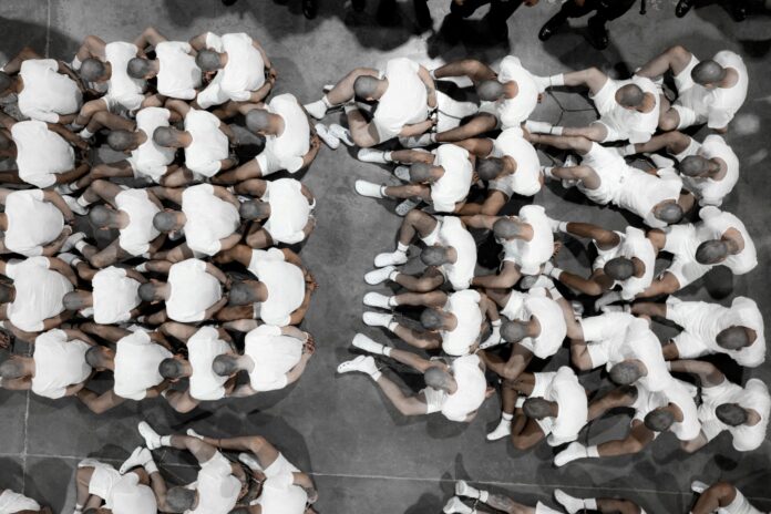 deportados-por-trump,-venezuelanos-relatam-o-inferno-vivido-em-megaprisao-de-el-salvador