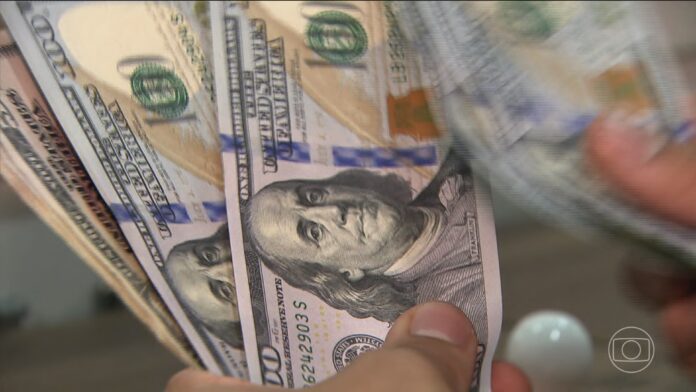 dolar-abre-em-alta-com-atencao-aos-dados-de-emprego-no-brasil-e-aos-discursos-do-fed