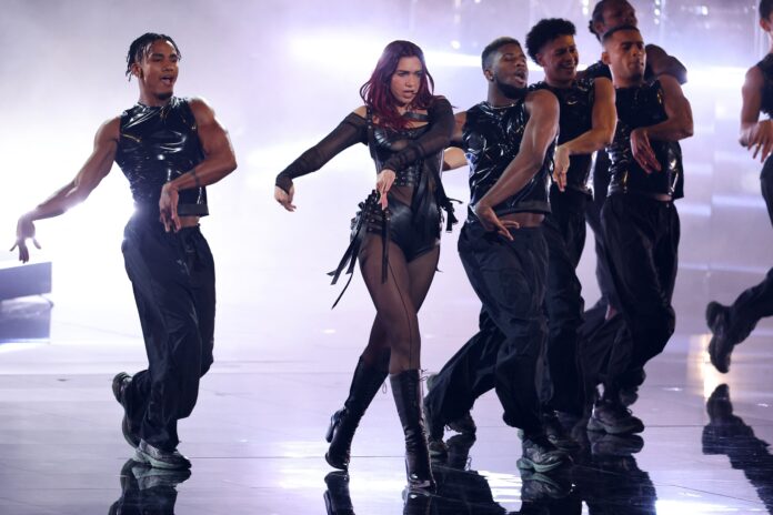 dua-lipa-no-brasil:-quais-musicas-nacionais-a-cantora-pode-tocar-nos-shows?