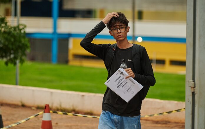 gabarito-do-2o-dia-de-enem-2025-–-prova-cinza