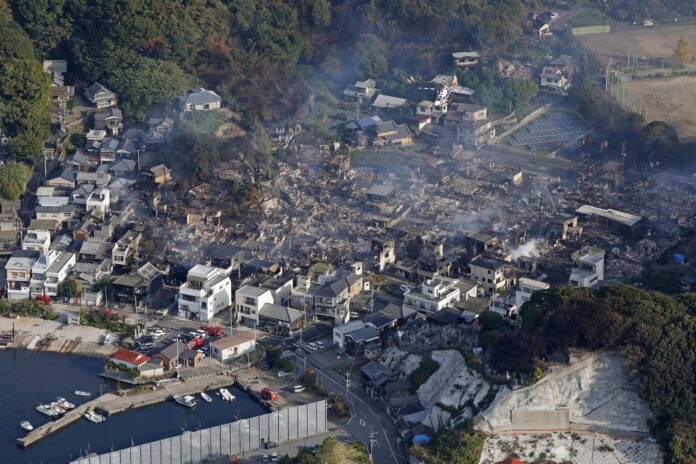 imagens-de-satelite-mostram-os-estragos-causados-​​pelo-maior-incendio-no-japao-em-quase-50-anos
