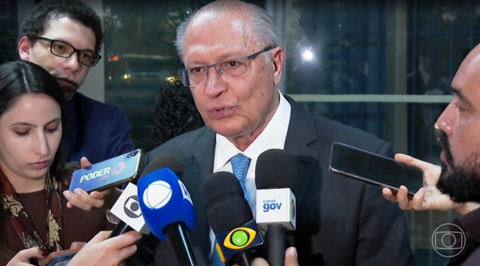 alckmin-diz-que-238-produtos-sairam-do-tarifaco-dos-eua:-‘estamos-otimistas’