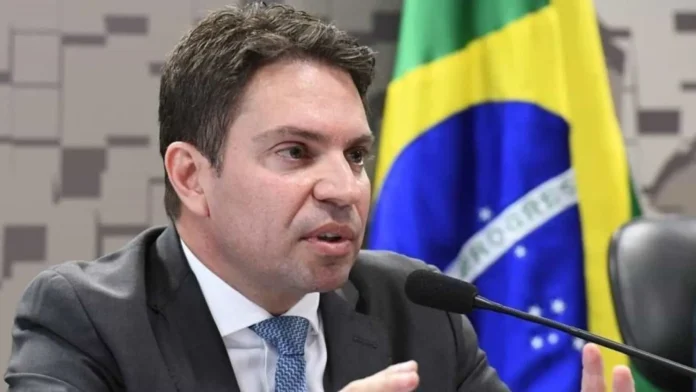 moraes-manda-hugo-motta-declarar-de-oficio-perda-do-mandato-de-ramagem
