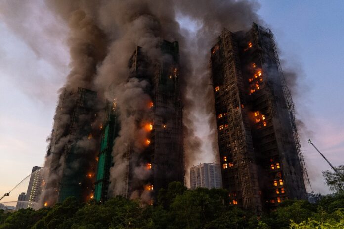 como-andaimes-de-bambu-contribuiram-para-o-incendio-mais-mortal-em-decadas-em-hong-kong