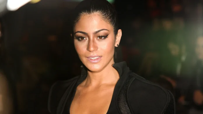 ingressos-para-peca-de-carol-castro-esgotam-apos-bolsonaristas-pedirem-boicote