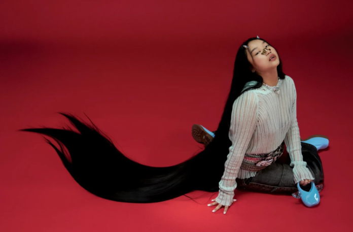 apos-hit-no1,-cantora-de-‘guerreiras-do-k-pop’-grava-em-mg-e-torce-por-oscar:-‘vamos-manifestar’