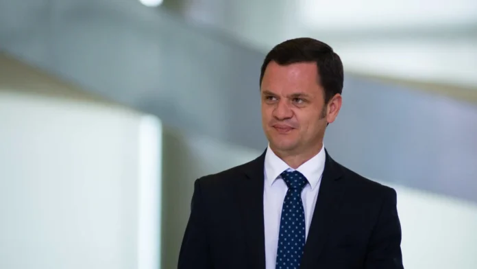 lewandowski-demite-ramagem-e-anderson-torres-dos-quadros-da-pf-para-cumprir-decisao-do-stf