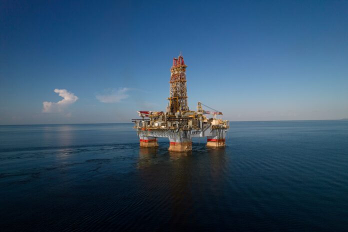 petrobras-e-shell-arrematam-areas-no-pre-sal-por-r$-8,8-bilhoes