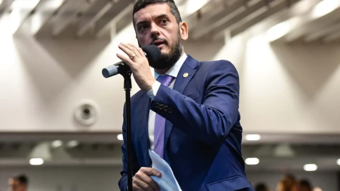 alerj-se-reune-nesta-segunda-para-decidir-sobre-prisao-do-presidente-da-casa,-rodrigo-bacellar