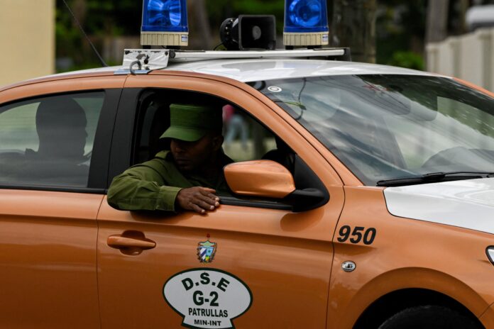 ex-ministro-da-economia-de-cuba-e-condenado-a-prisao-perpetua