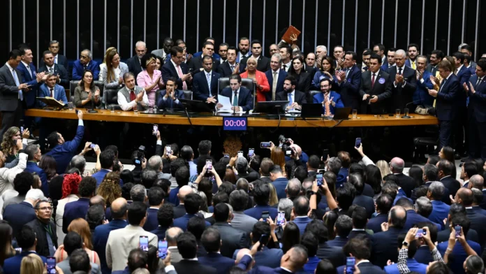 entidades-criticam-retirada-da-imprensa-na-camara