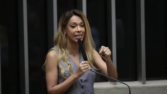 ccj-do-senado-aprova-fim-da-escala-6×1-e-preve-jornada-de-36h-semanais