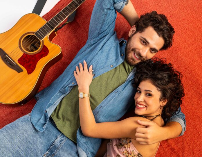 gustavo-mioto-comenta-decisao-de-atuar-em-novela-vertical:-‘mini-surto-de-coragem’