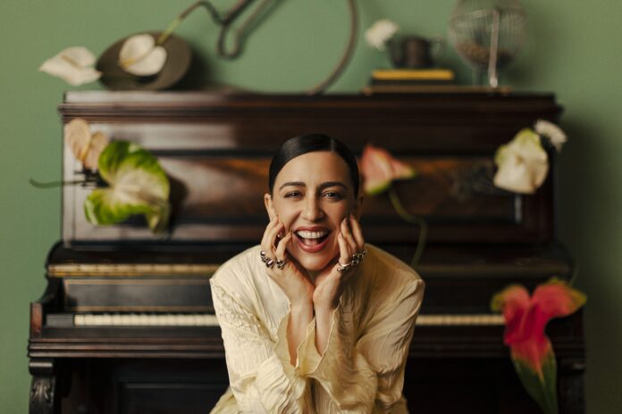 tudo-que-roberta-sa-canta-tem-o-apuro-burilado-ao-longo-de-20-coerentes-anos