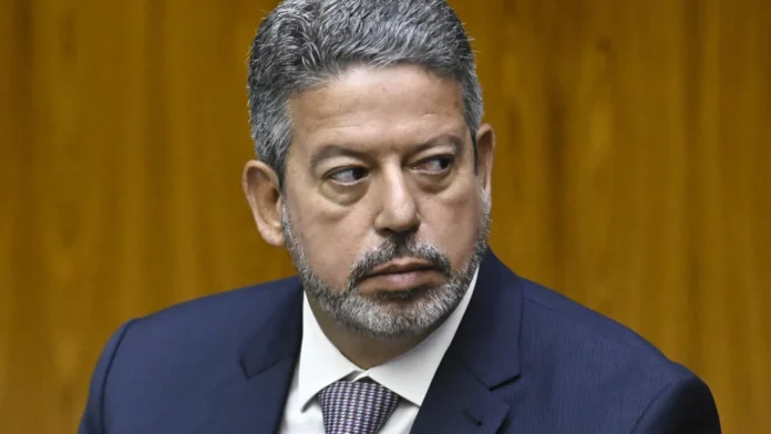 pf-faz-operacao-contra-irregularidades-em-emendas-e-mira-assessora-ligada-a-lira