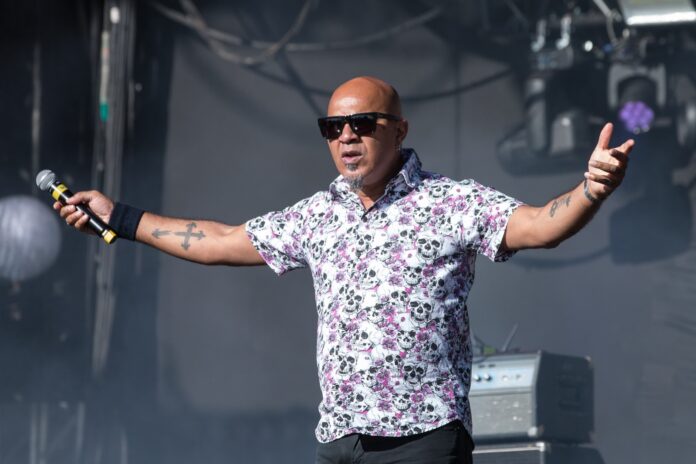 clemente,-da-plebe-rude-e-inocentes,-segue-internado-apos-passar-por-cirurgia-de-emergencia-em-ms