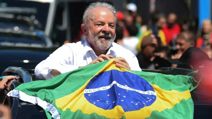 lula-bate-tarcisio-ou-flavio-bolsonaro-por-10-pontos-no-2o-turno,-aponta-genial/quaest