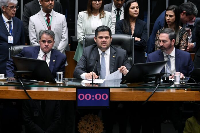 davi-alcolumbre-diz-acreditar-na-aprovacao-do-emprestimo-dos-correios-pelo-senado