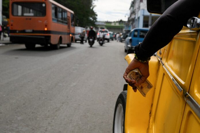 em-crise,-cuba-abre-economia-para-capital-estrangeiro