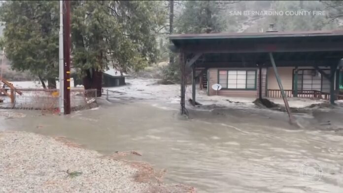 enchentes-e-deslizamentos-colocam-areas-da-california-em-situacao-de-emergencia