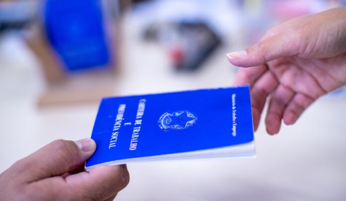 brasil-cria-85,9-mil-empregos-formais-em-novembro;-com-queda-de-19,1%-frente-ao-mesmo-mes-de-2024