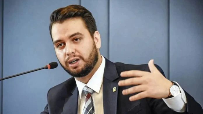 defesa-de-filipe-martins-pede-ao-stf-revogacao-de-prisao-e-nega-uso-do-linkedin