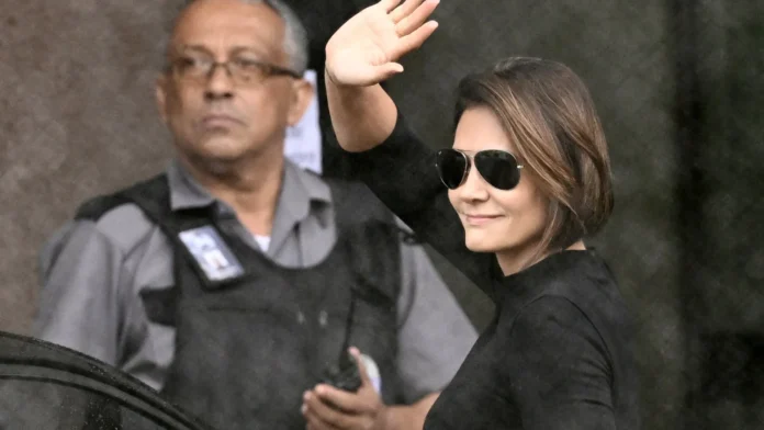 michelle-diz-que-vida-de-bolsonaro-esta-nas-maos-da-pgr