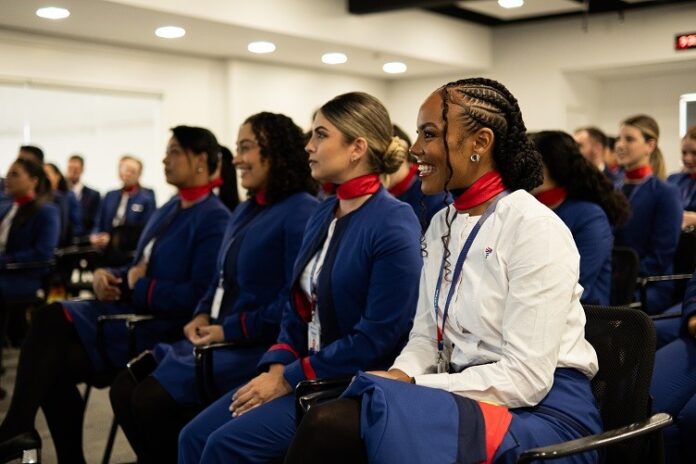 comissario-de-bordo:-veja-salario-inicial-e-como-funciona-carreira-no-brasil