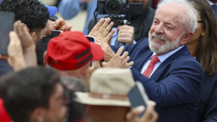 eleicoes-2026:-lula-supera-tarcisio,-michelle-e-flavio-no-1o-turno
