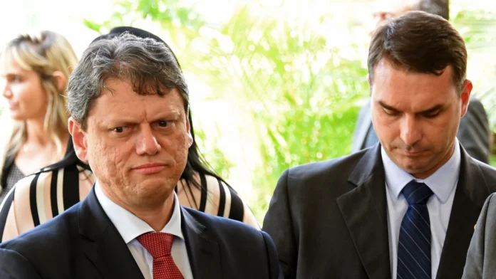 bolsonaristas-reclamam-de-apoio-envergonhado-de-tarcisio-a-pre-campanha-de-flavio-a-presidencia