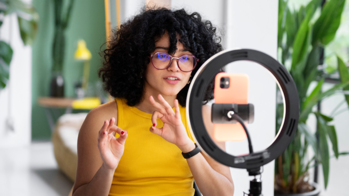 nao-e-so-glamour:-estudo-explica-por-que-metade-dos-influenciadores-ja-cogitou-abandonar-carreira