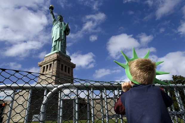 menos-estrangeiros-visitaram-os-eua-em-2025,-mas-gastos-globais-com-turismo-aumentaram