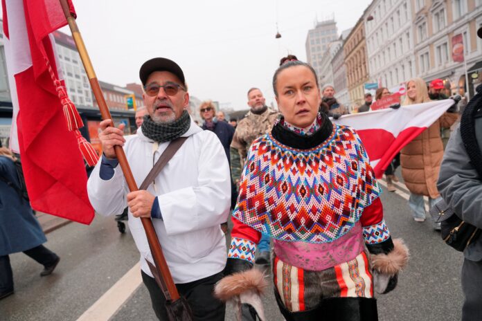 manifestantes-se-reunem-pela-dinamarca-em-solidariedade-a-groenlandia